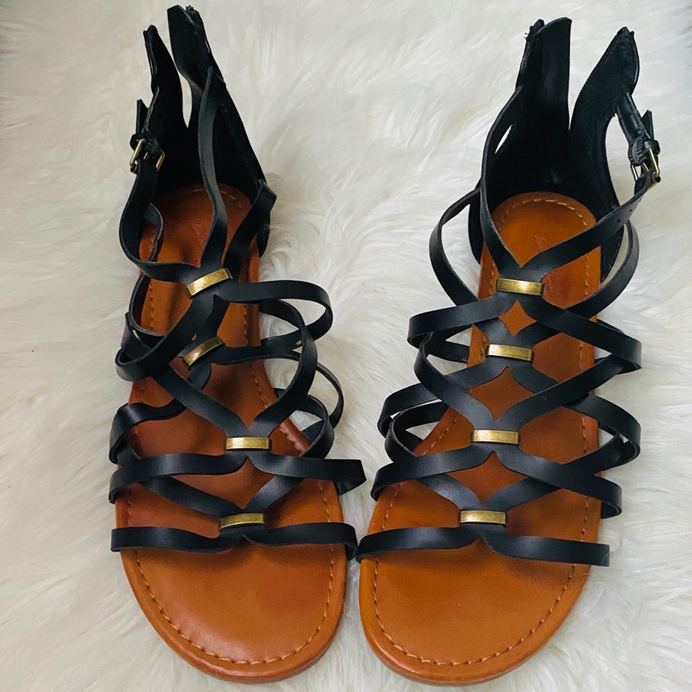 UNIVERSAL THREAD • Black Flat Strappy Sandals 👡